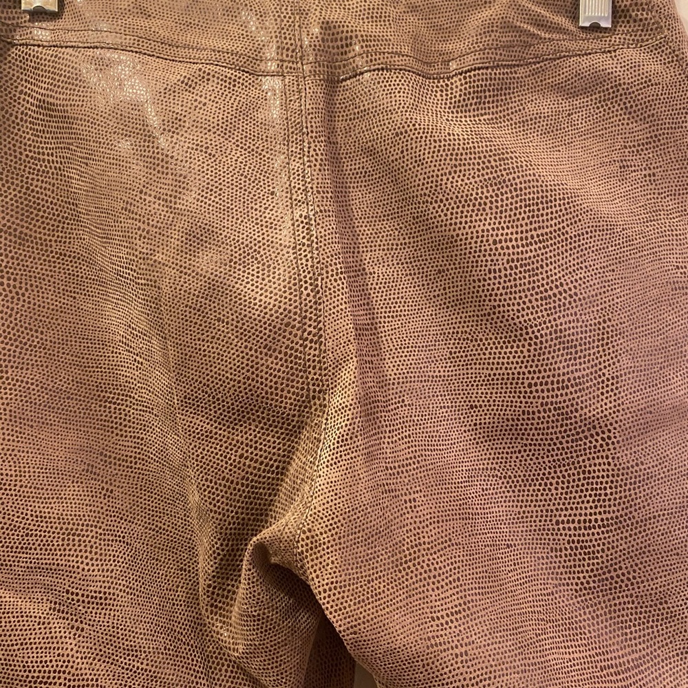 Genuine leather pant subtle animal print sz 2 tan - Picture 2 of 8